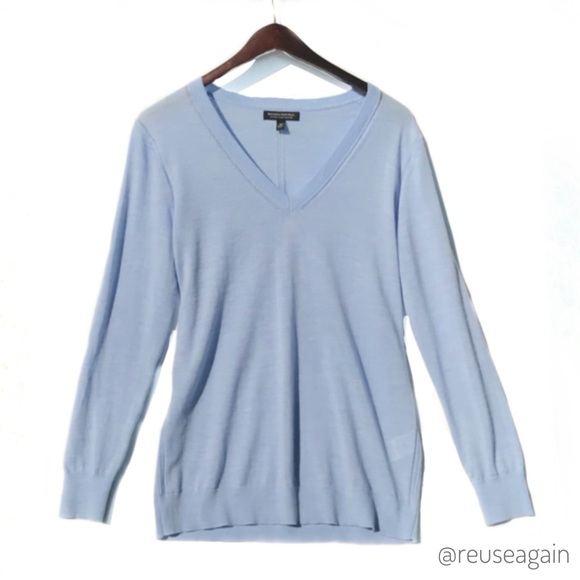 Banana Republic merino wool V-Neck Sweater NWOT - Picture 3 of 7